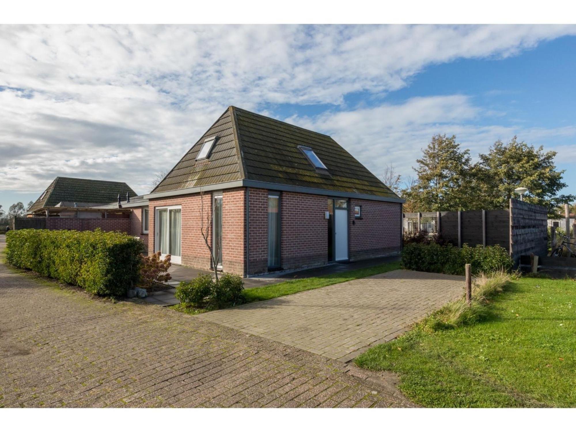 Family House On A Small Park With A Large Playing Field Serooskerke  Exterior photo