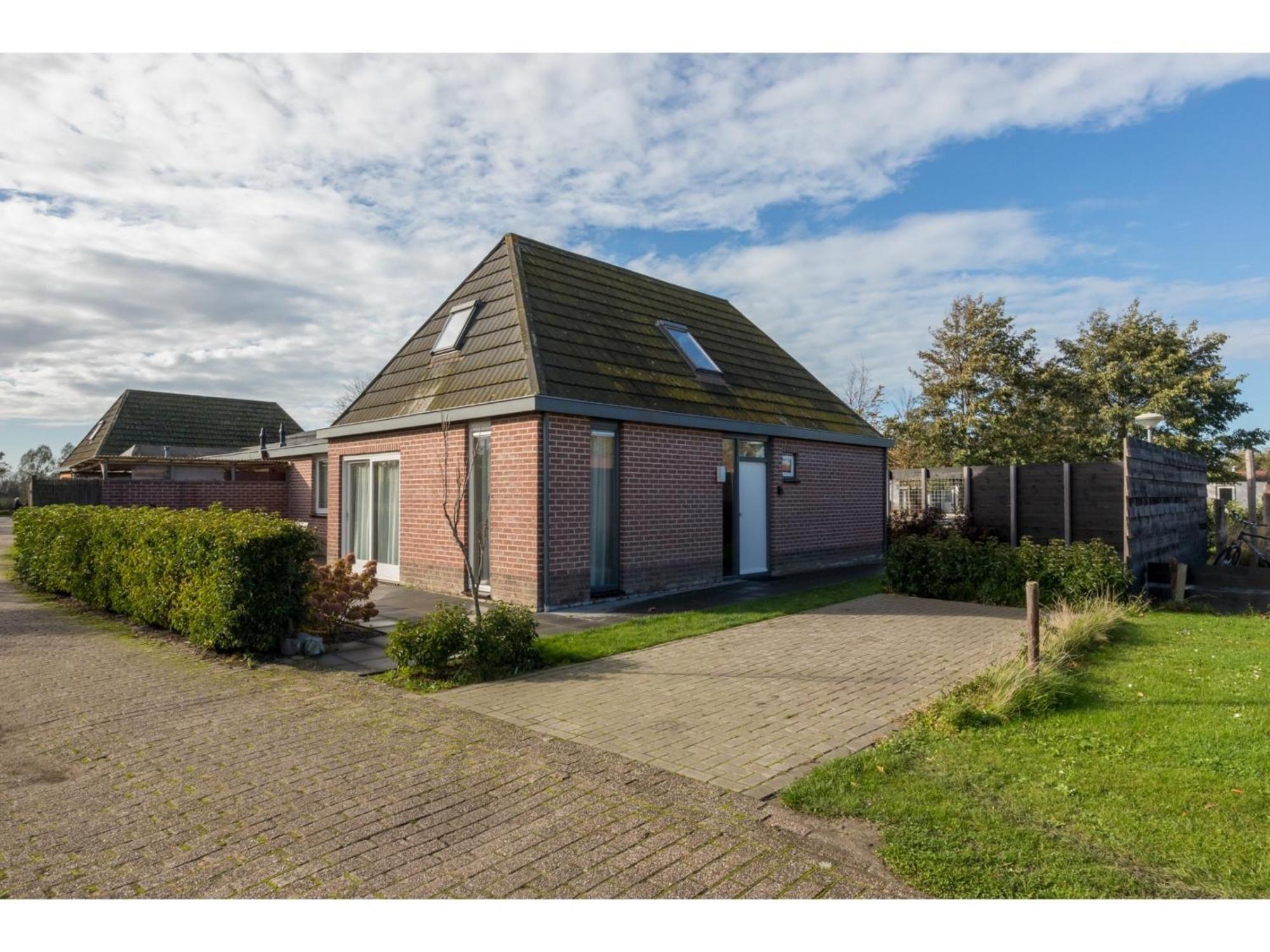 Family House On A Small Park With A Large Playing Field Serooskerke  Exterior photo